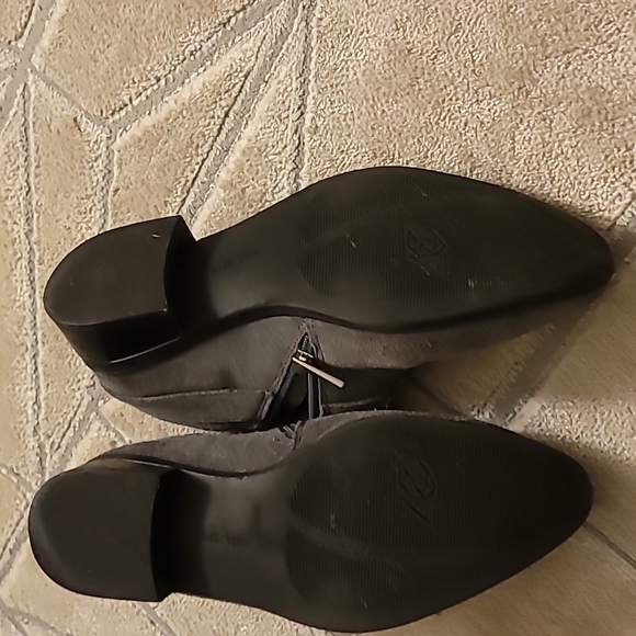 Bella Vita gray ankle booties - Picture 5 of 6